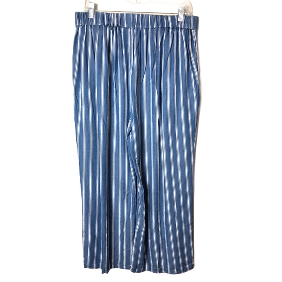 Appraisal Striped Crop Trousers - Picture 2 of 12